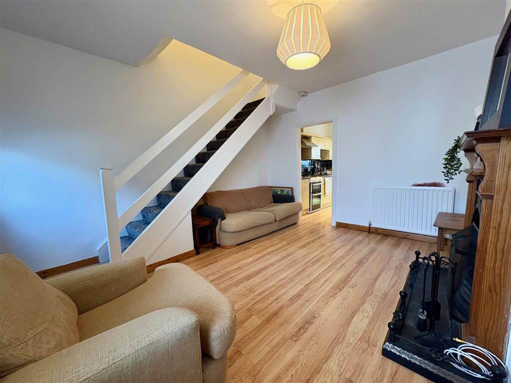 31 Glenvarlock Street 2 of 12
