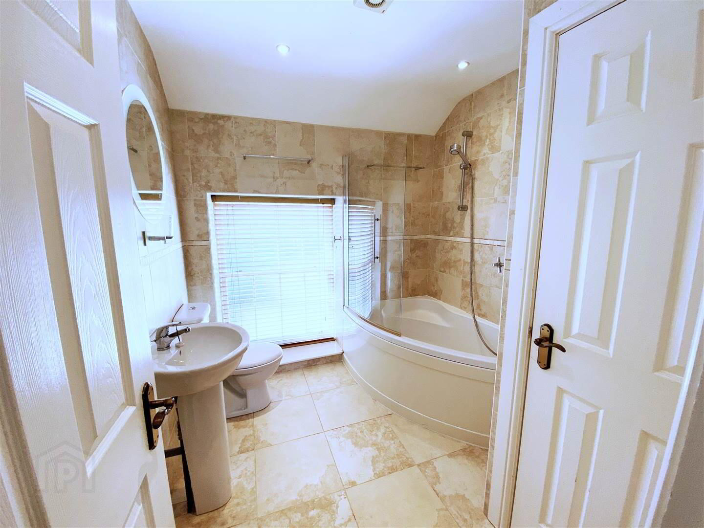 3 Manor Farm Court 6 of 8