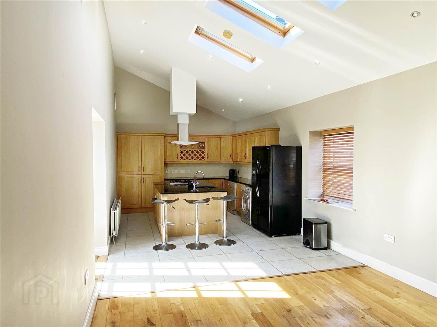 3 Manor Farm Court 4 of 8