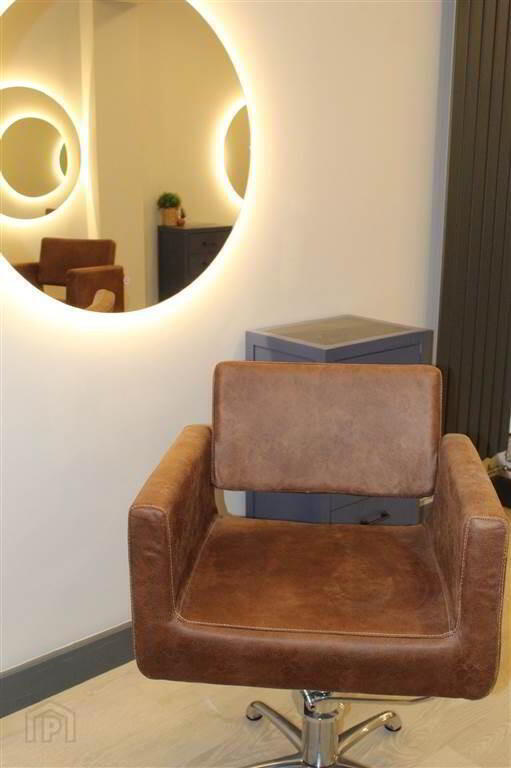 Hair Salon Chairs For Rent, 10 Market Street 5 of 6