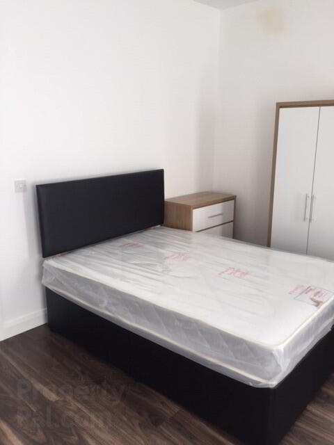 **student Property**, 20 Barry Street 5 of 6