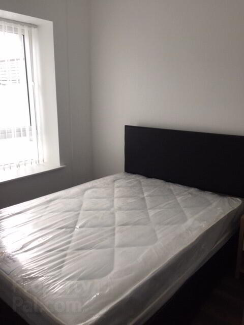 **student Property**, 20 Barry Street 4 of 6
