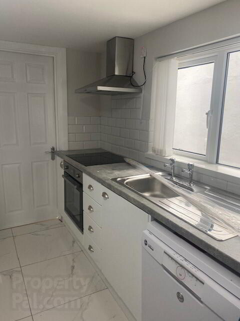 ** STUDENT Property**, 14 Beechwood Avenue 4 of 7