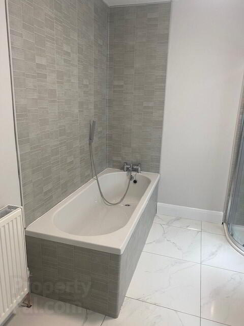 ** STUDENT Property**, 14 Beechwood Avenue 5 of 7