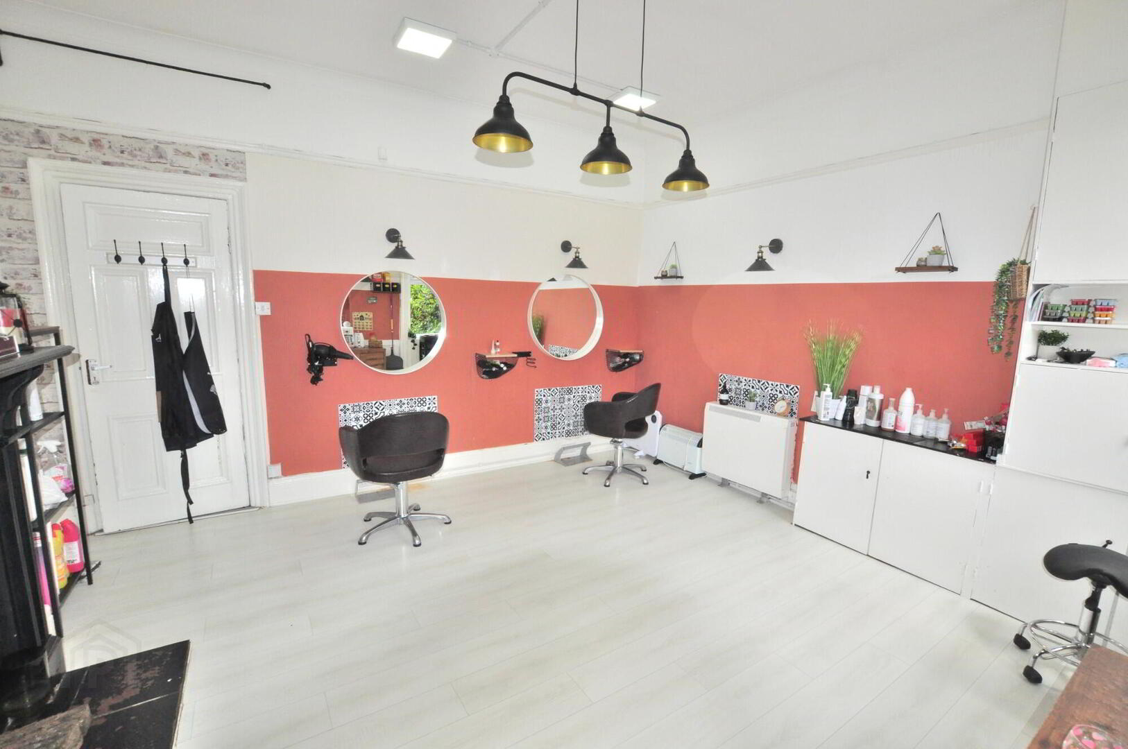 Room 2, 126 Bloomfield Avenue 4 of 4