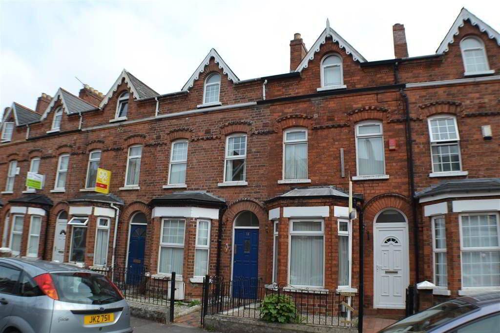 20 St Ives Gardens 1 of 13