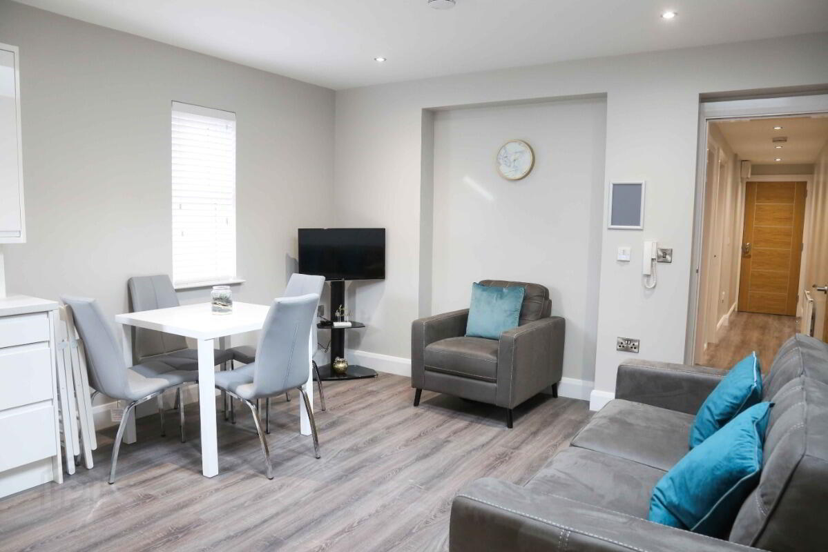 Apt 3, 61 Eglantine Avenue 3 of 11