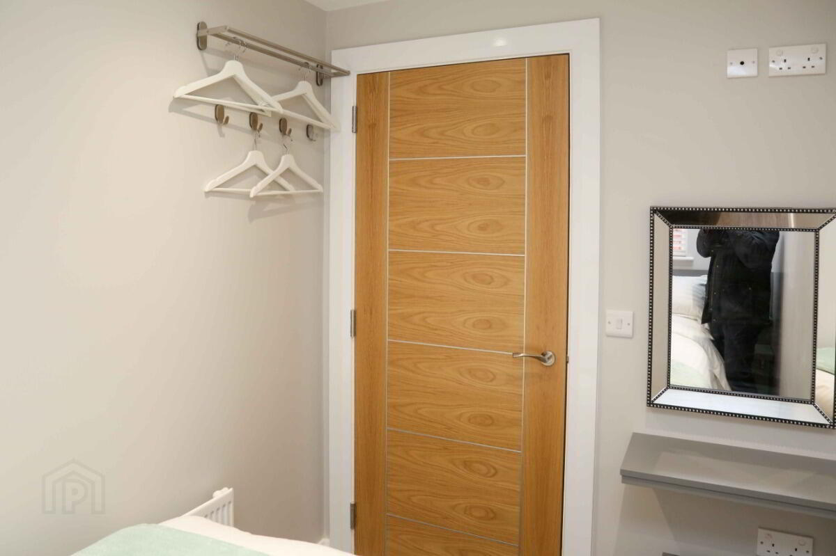 Apt 3, 61 Eglantine Avenue 6 of 11