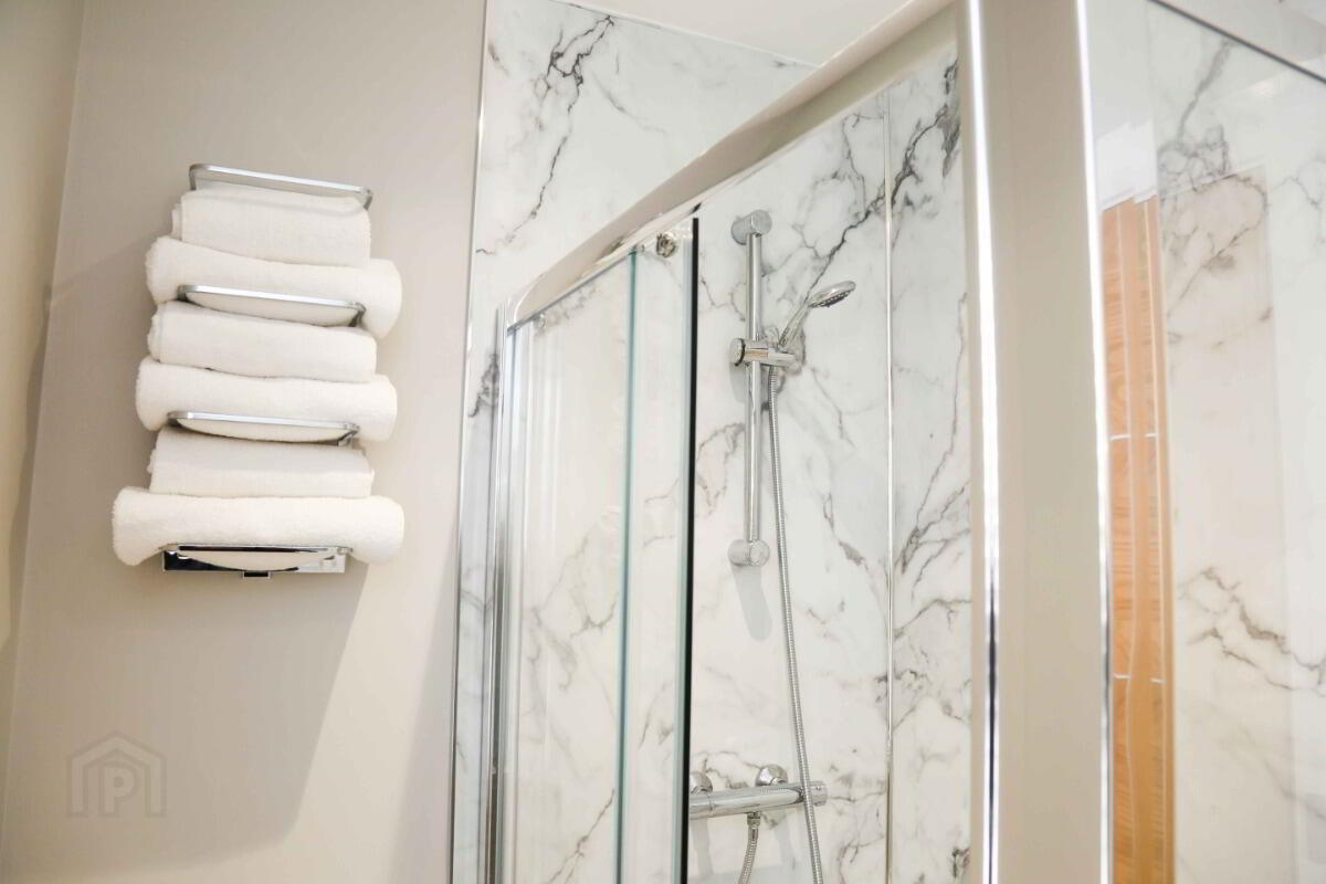Apt 3, 61 Eglantine Avenue 9 of 11