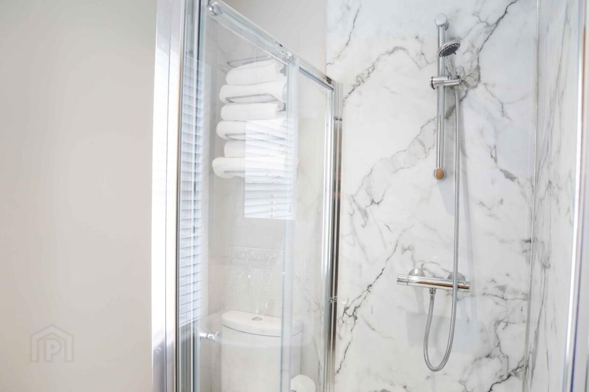 Apt 3, 61 Eglantine Avenue 10 of 11