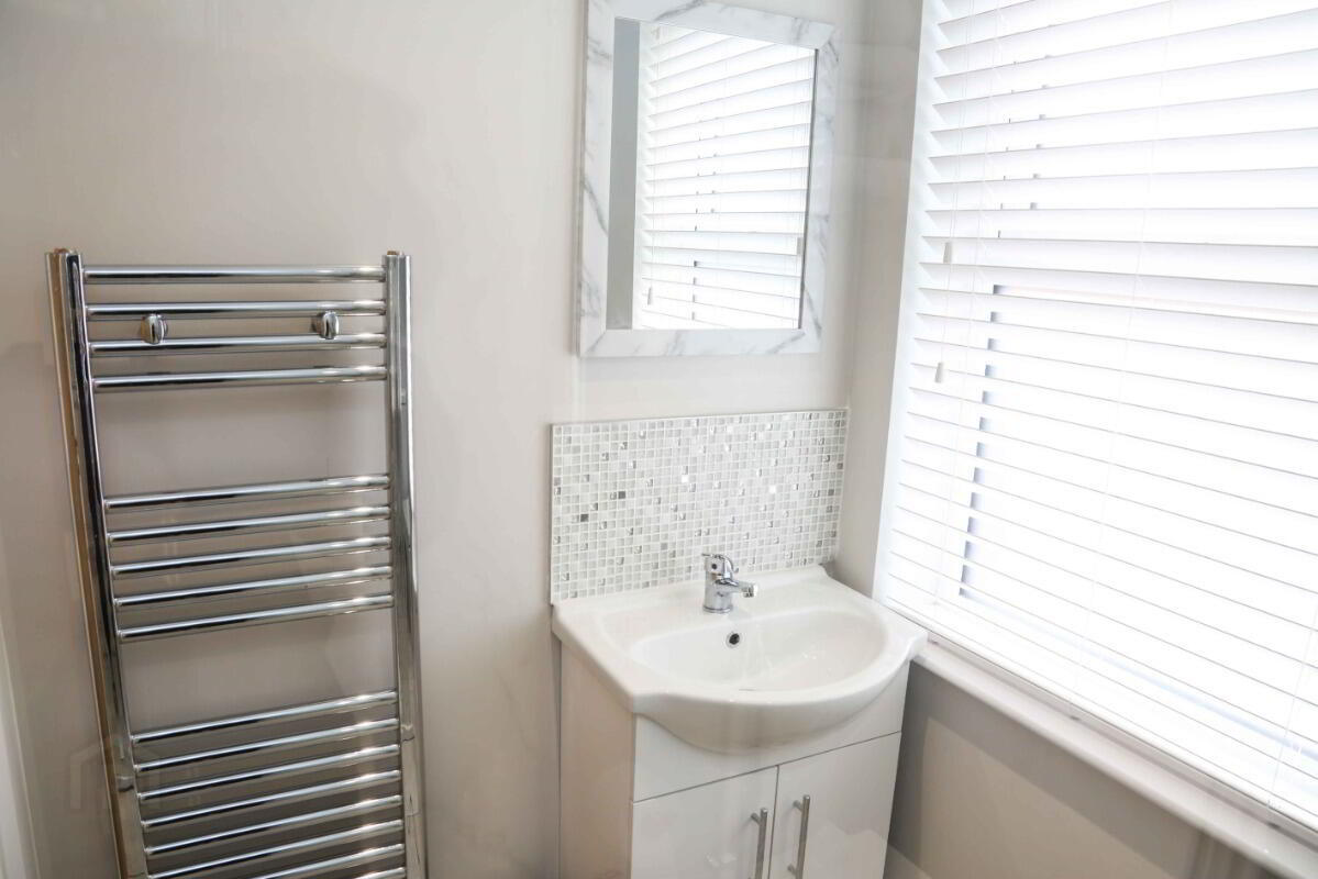 Apt 3, 61 Eglantine Avenue 11 of 11