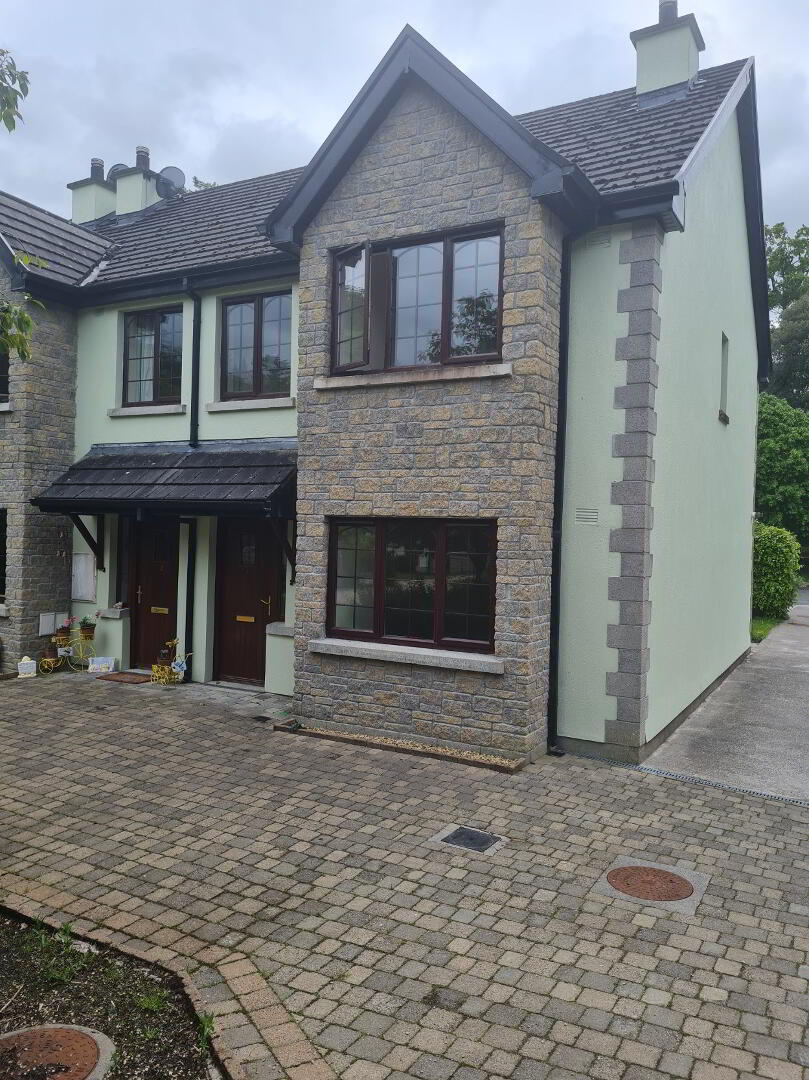 1 Mac Raghnaill Court