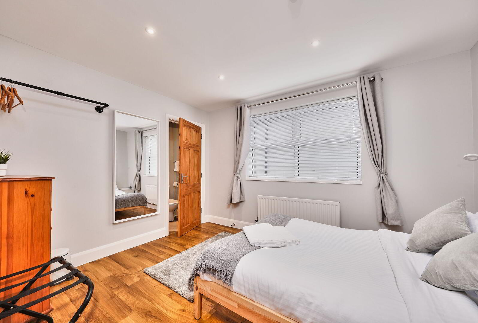 Dunluce Park (From Sept 2025), 48 Eglinton Street 4 of 30