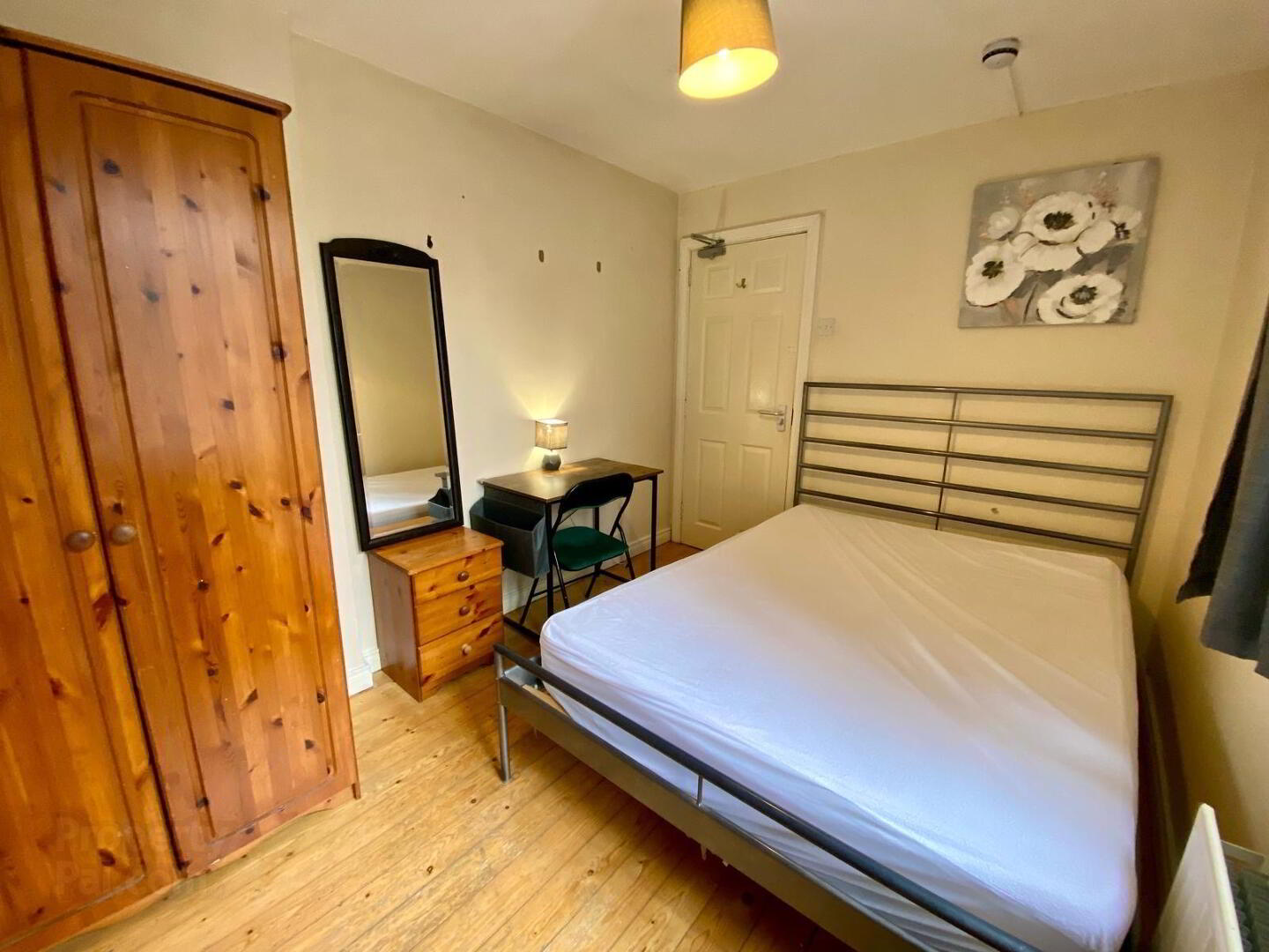 Donegall Road, Ensuite Room 2 8 of 11