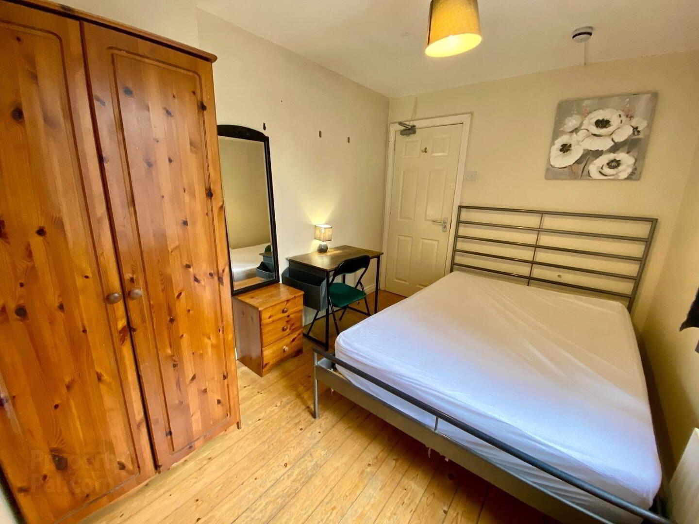Donegall Road, Ensuite Room 2 11 of 11