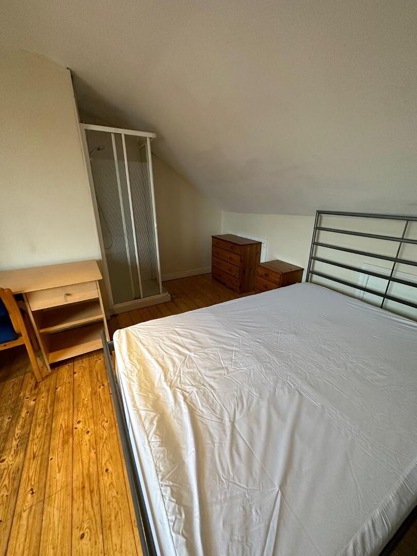 Donegall Road, En-Suite Room 4 9 of 10