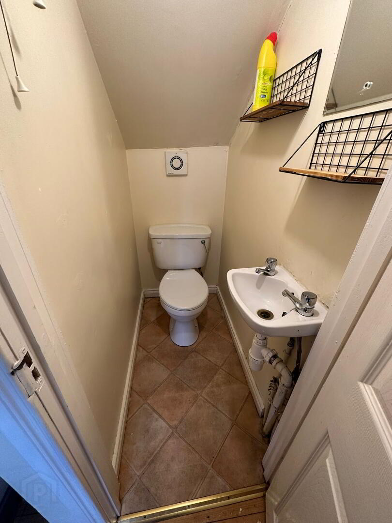 Donegall Road, En-Suite Room 4 10 of 10