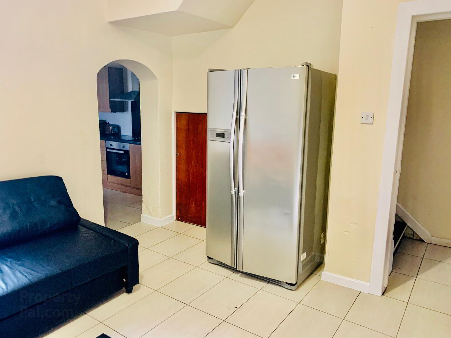 Camden Street, Room 1 5 of 12