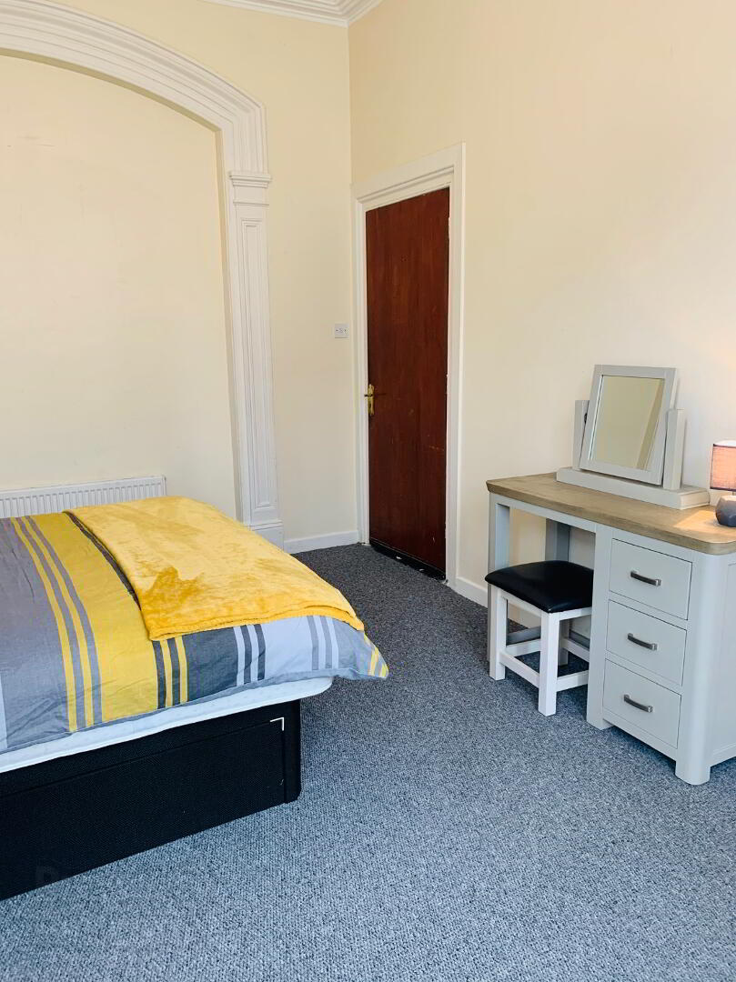 Camden Street, Room 1 8 of 12