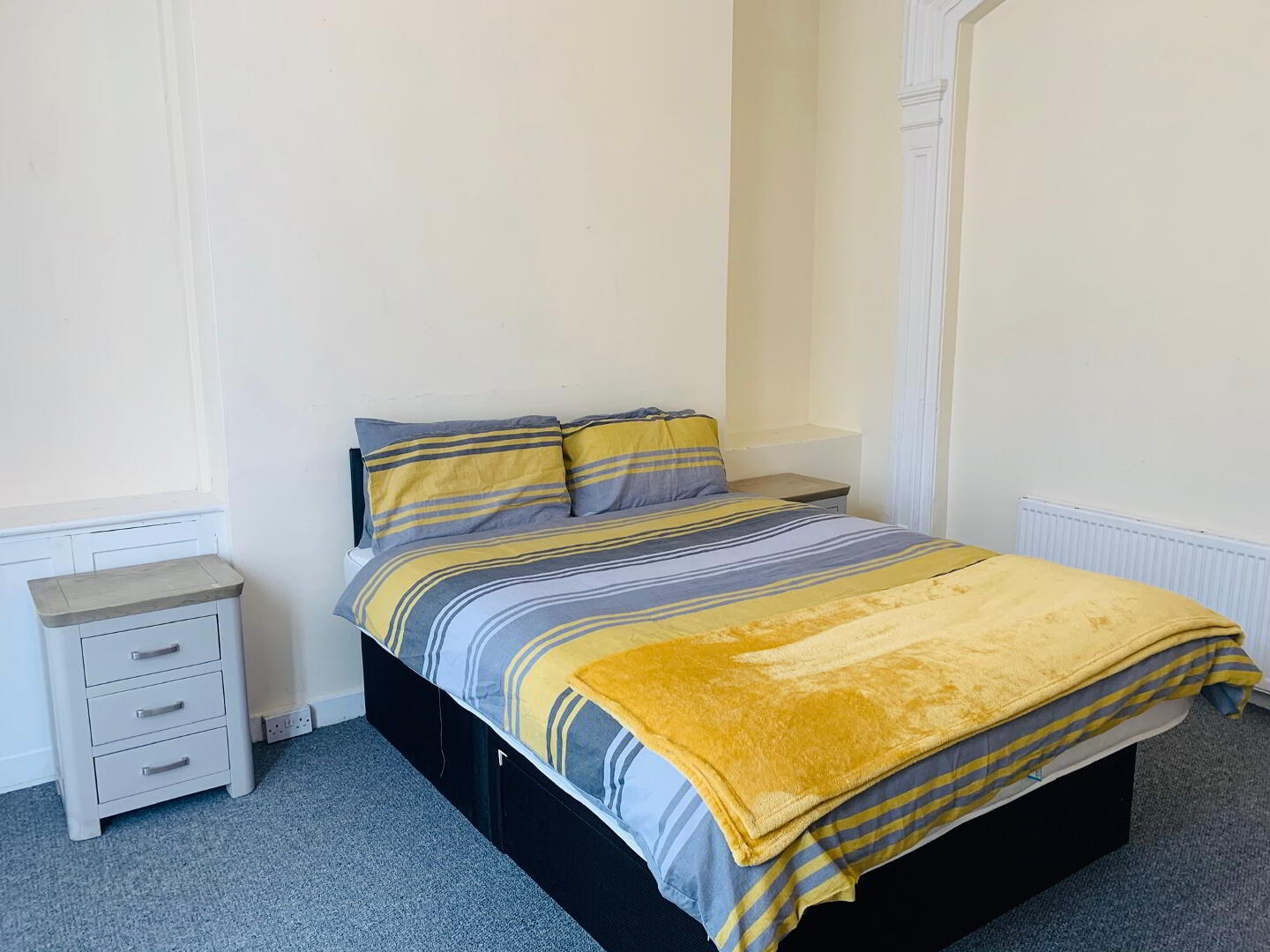 Camden Street, Room 1 6 of 12