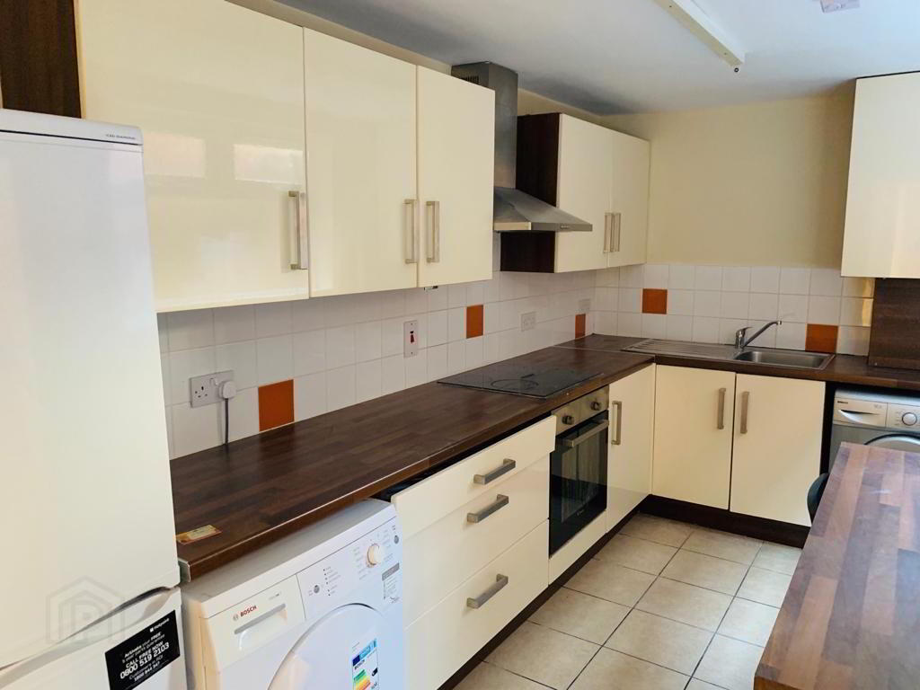 Balfour Avenue, Room 1 2 of 9