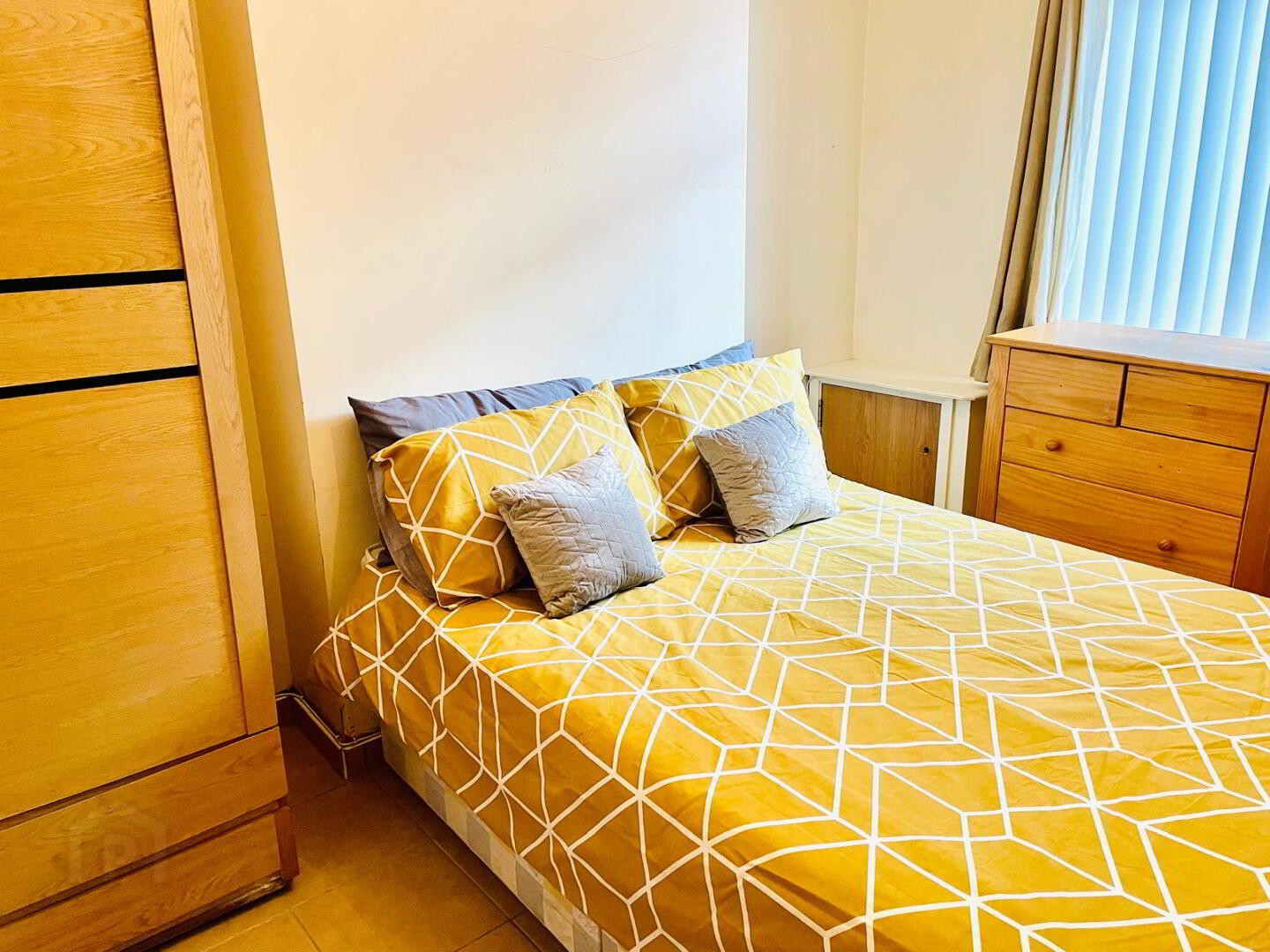 Balfour Avenue, Room 1 7 of 9