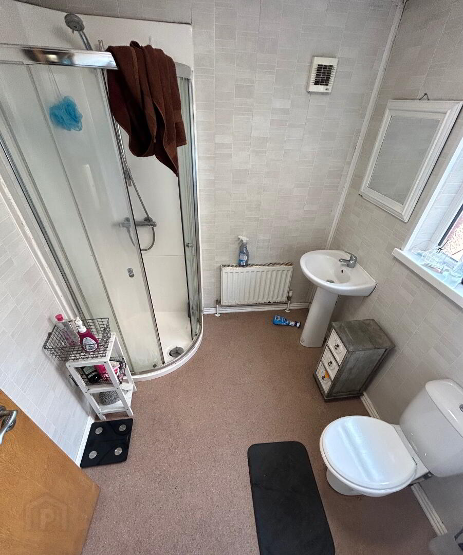 Balfour Avenue, Room 1 6 of 10