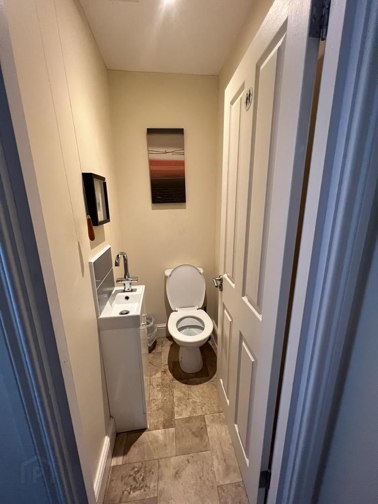 Tates Avenue, Room 5 10 of 10