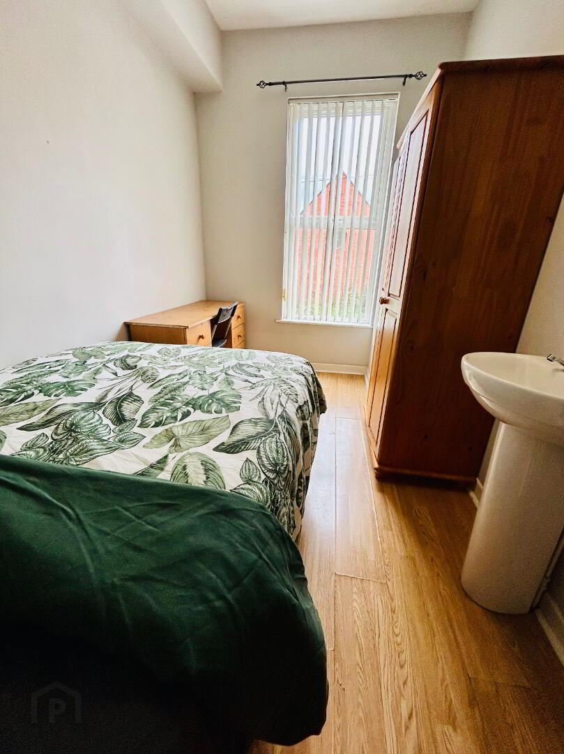 Westminster Street, Room 1 9 of 12