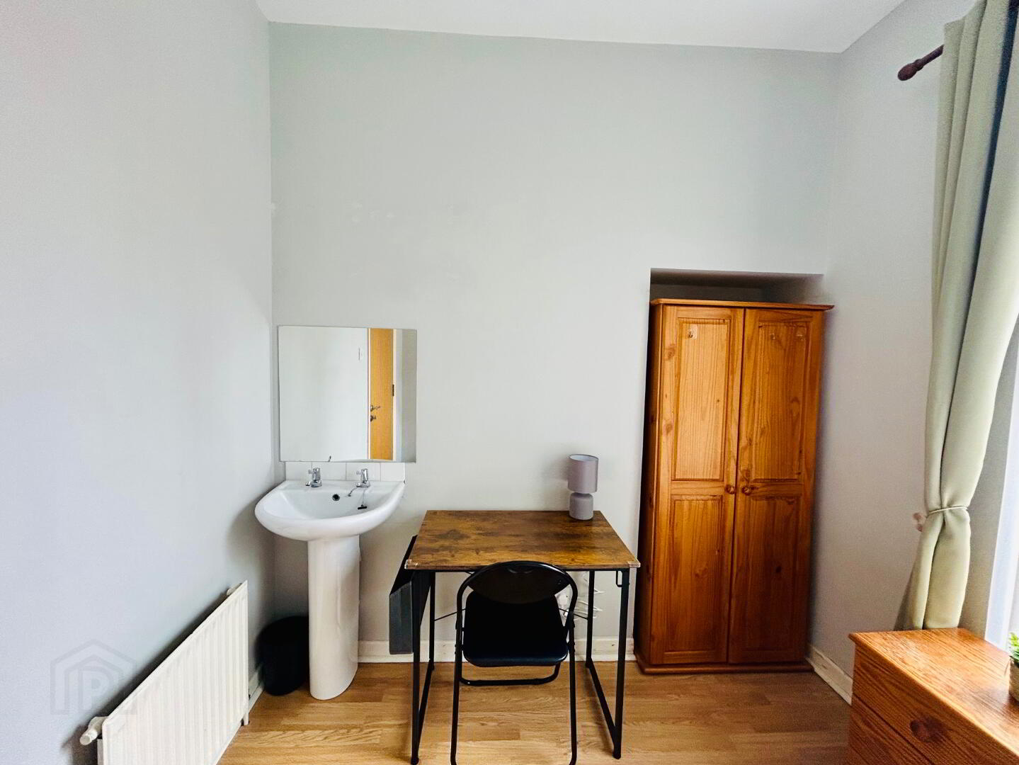 Westminster Street, Room 2 7 of 12