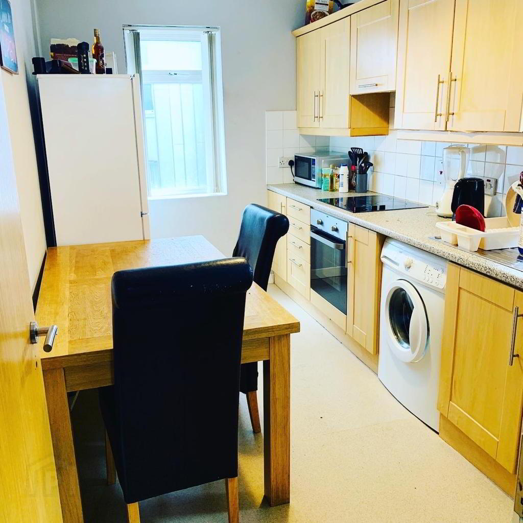 Westminster Street, Room 5 5 of 10