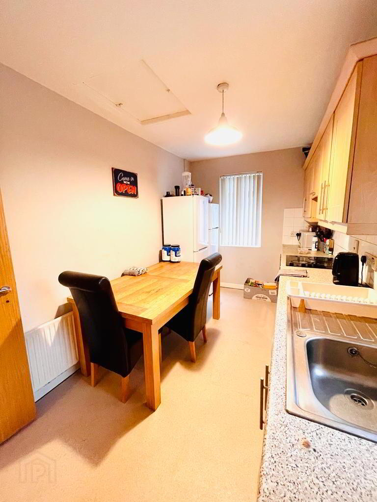 Westminster Street, Room 5 7 of 10