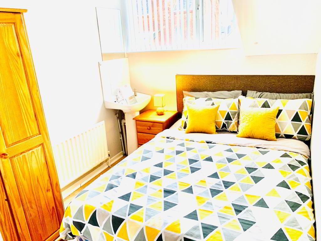 Westminster Street, Room 5 2 of 10