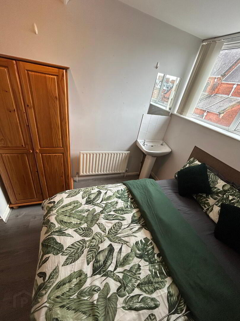 Westminster Street, Room 5 5 of 10