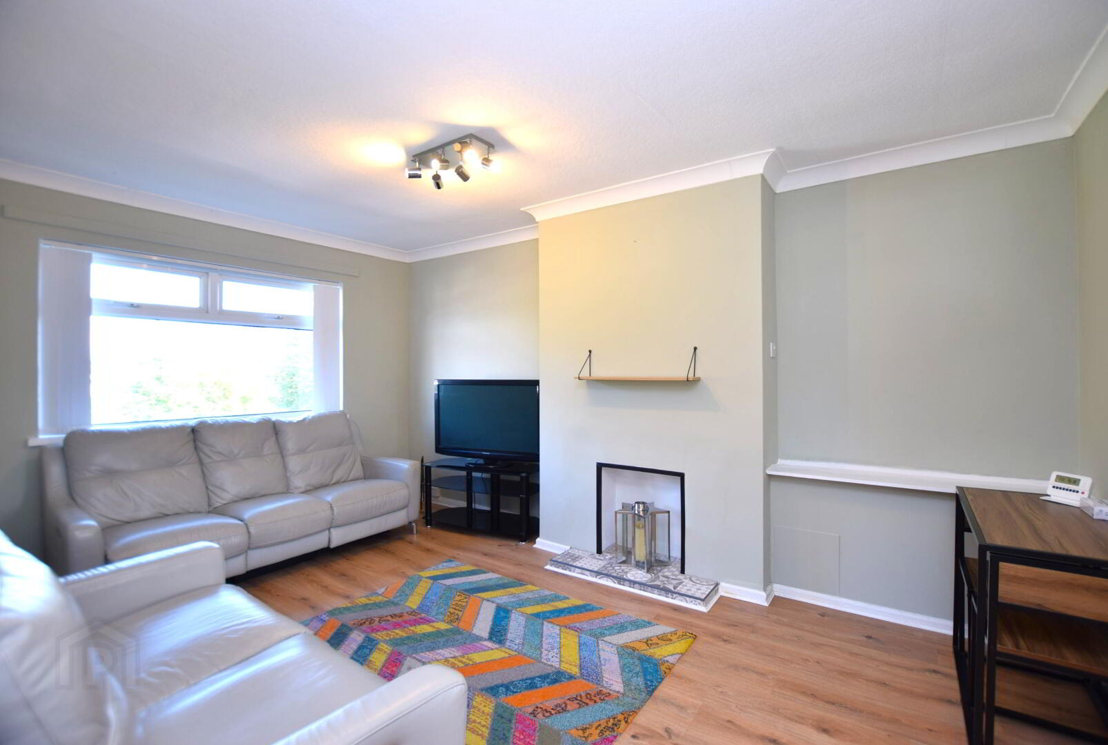 8 Priory End 6 of 7