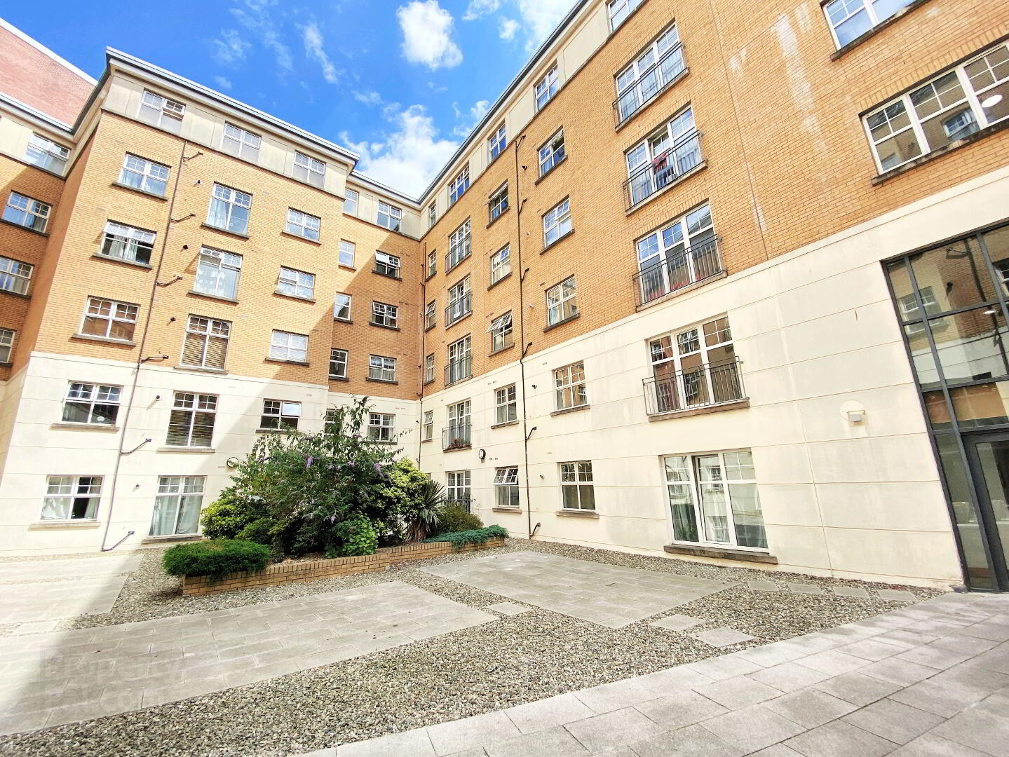 Apt 20 Bass Buildings, 38 Alfred Street 12 of 13