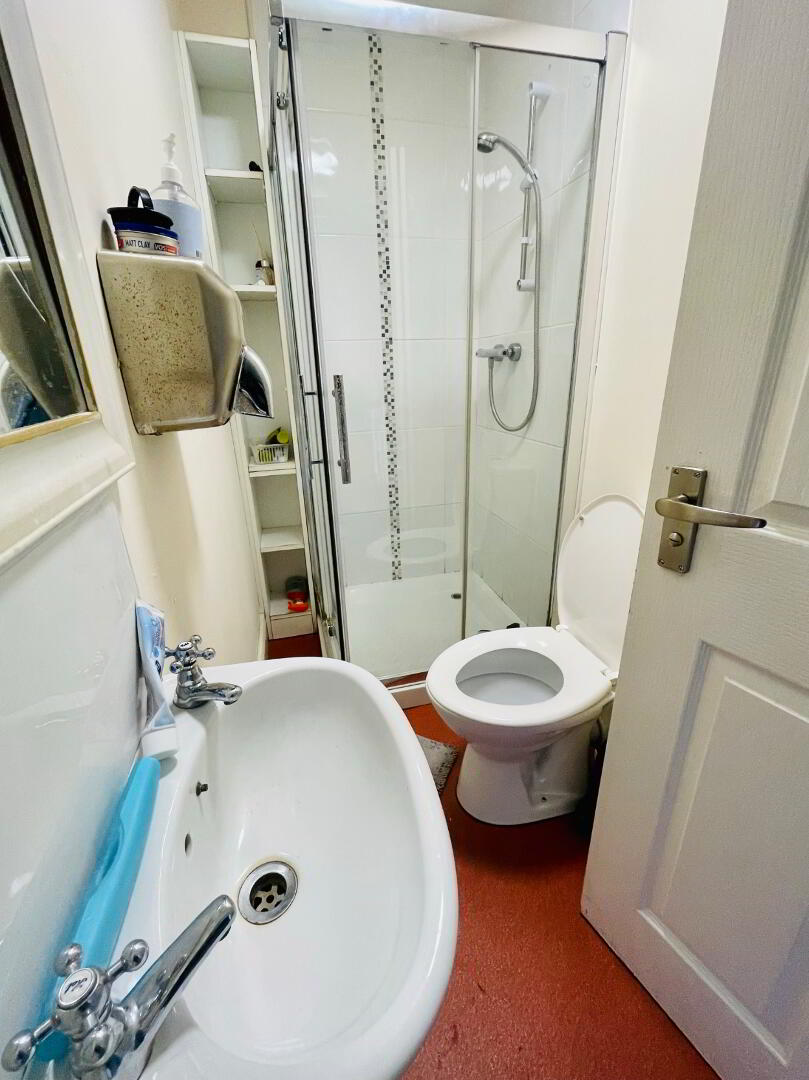 Lisburn Road, Room 1 12 of 12