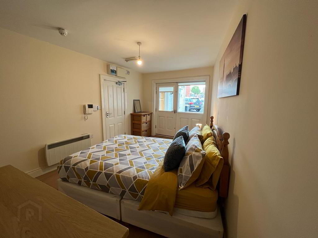 Lisburn Road, Room 1 7 of 12