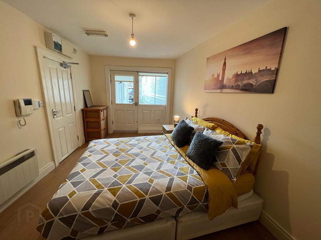 Lisburn Road, Room 1 6 of 12