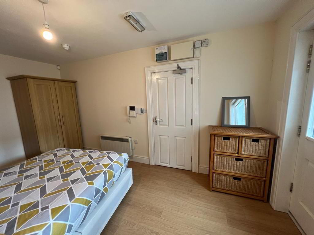 Lisburn Road, Room 1 8 of 12