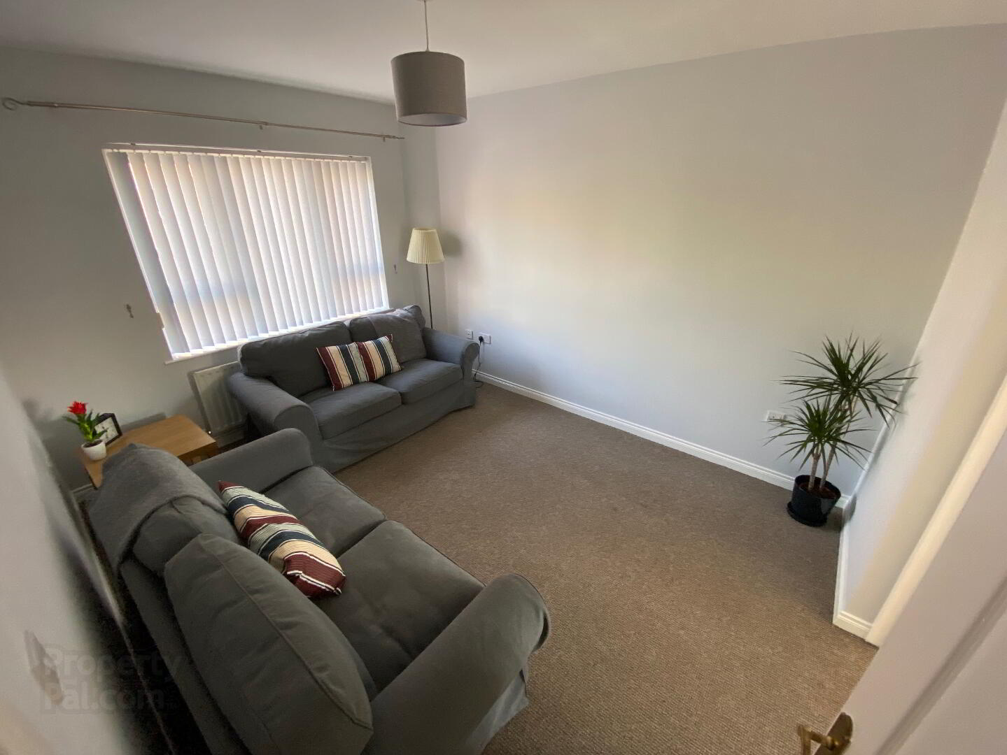 Kingscourt Avenue 3 of 16