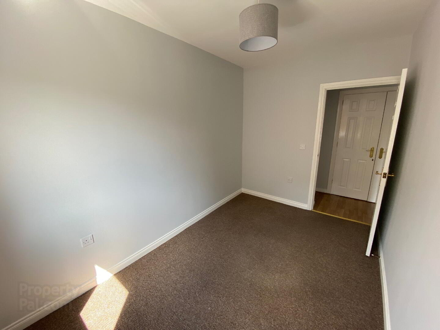 Kingscourt Avenue 8 of 16
