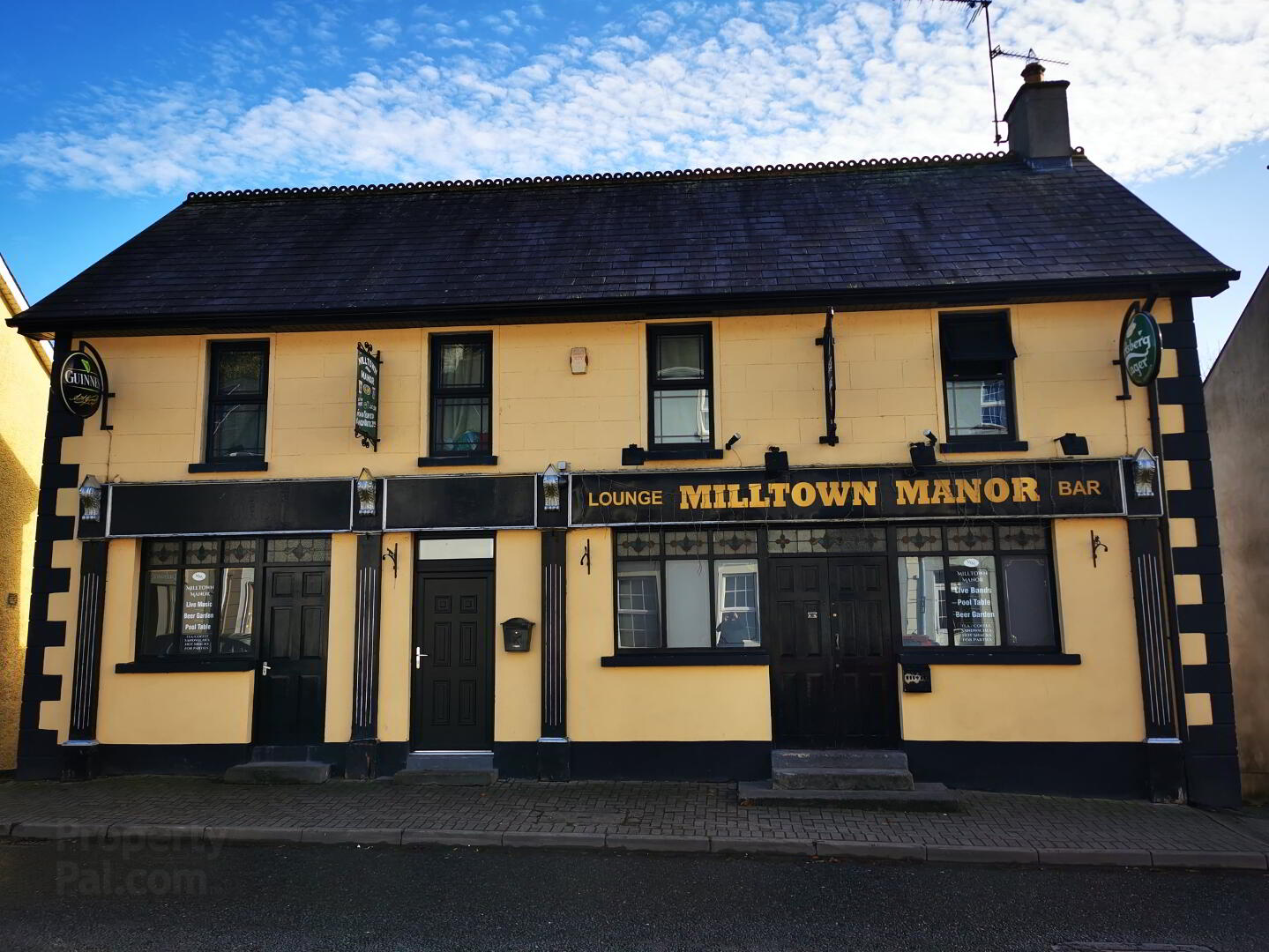 Milltown Manor Pub/Restaurant & Apartments