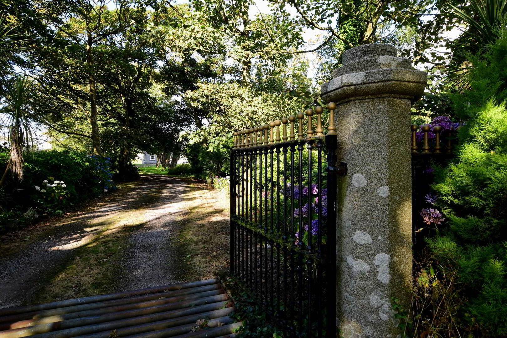 St John's House, 65 Point Road 45 of 52