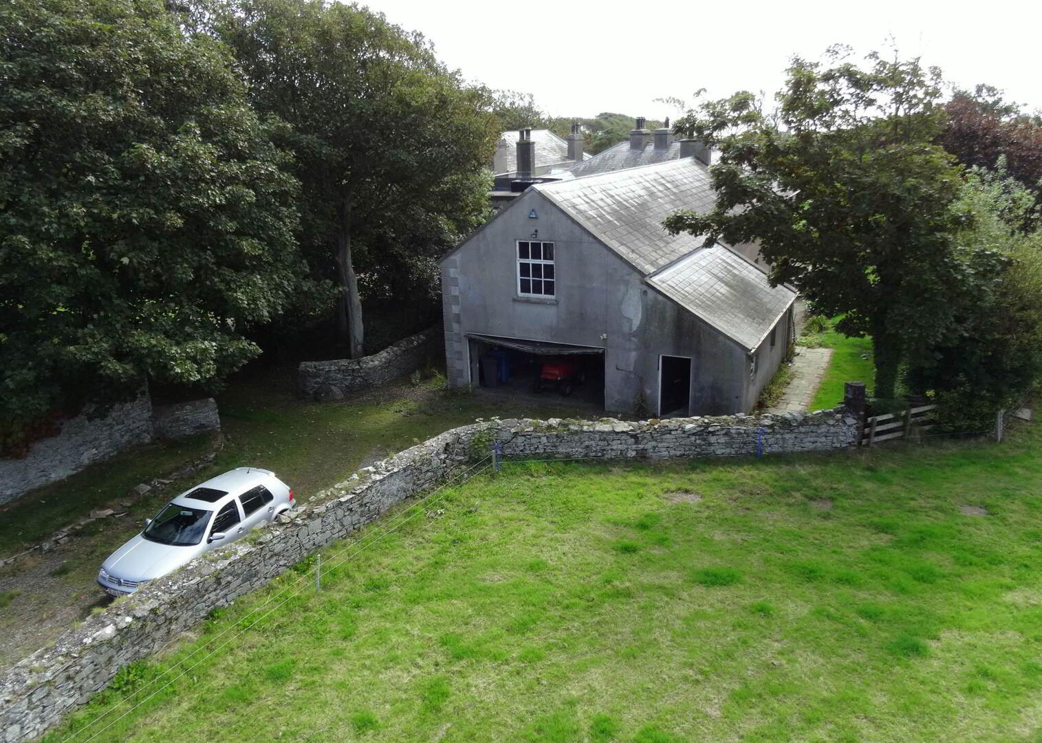 St John's House, 65 Point Road 44 of 52