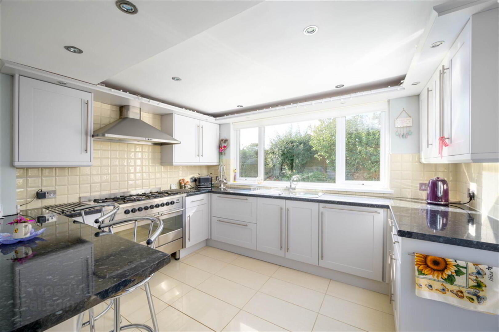 2 Leslie Hill Crescent 11 of 21