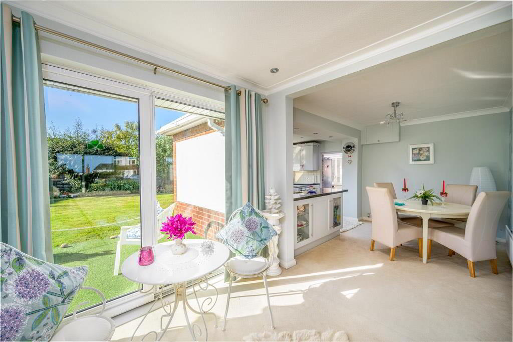 2 Leslie Hill Crescent 8 of 21