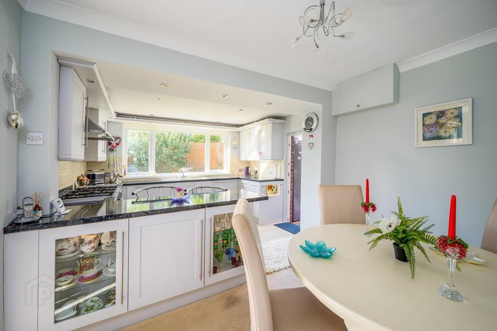 2 Leslie Hill Crescent 9 of 21