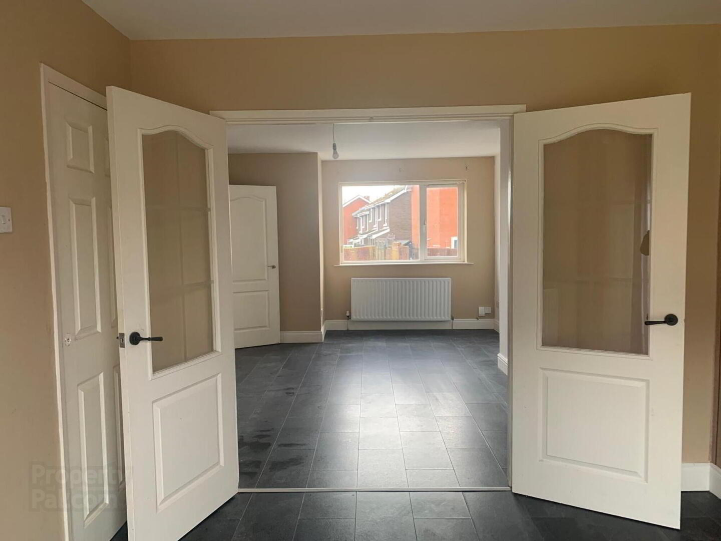 7 Canmore Street 4 of 12