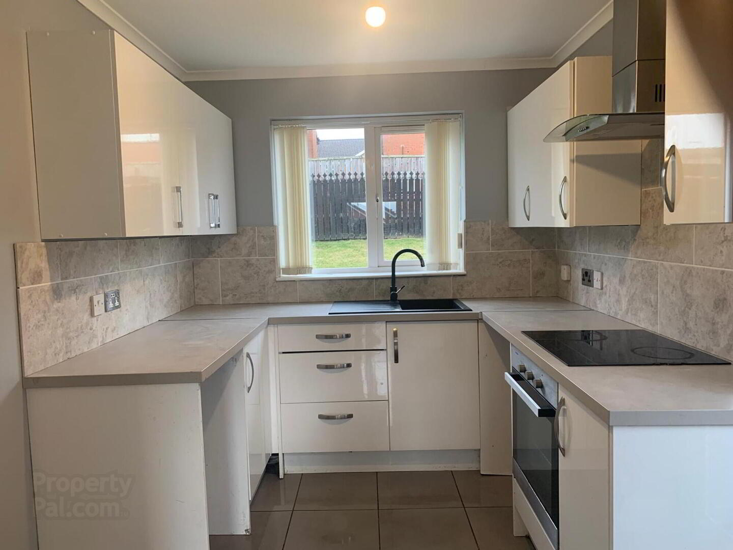 7 Canmore Street 5 of 12